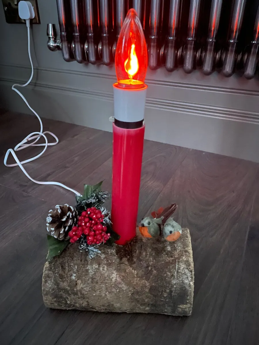 Christmas window Log candles