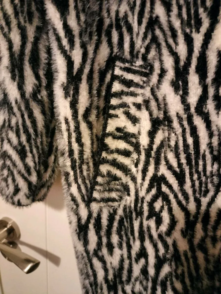 Coat-Zebra Print-New with Tags - Image 4