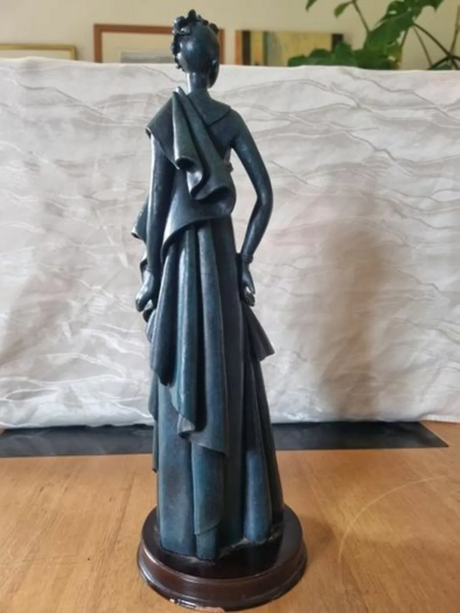 Art deco style large statue of a woman - Image 3