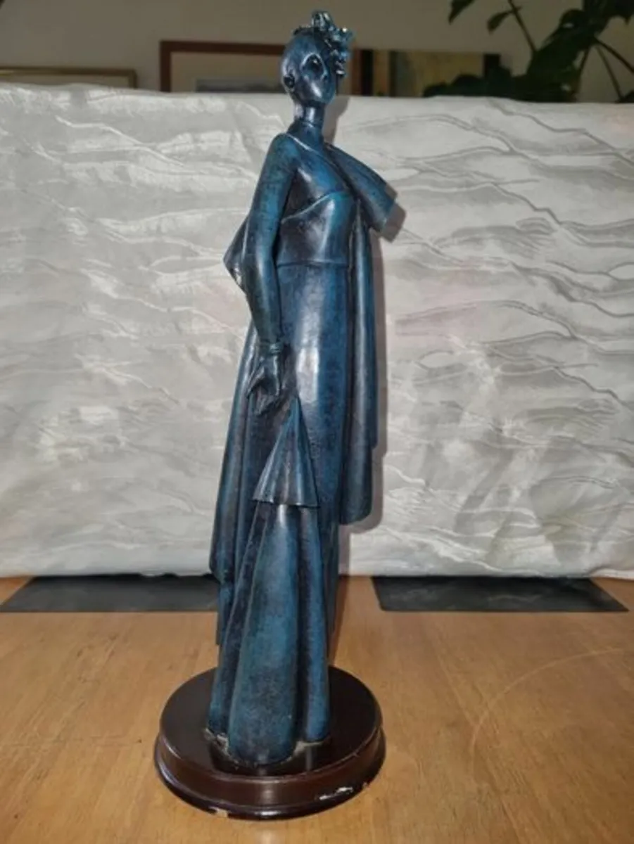 Art deco style large statue of a woman - Image 4