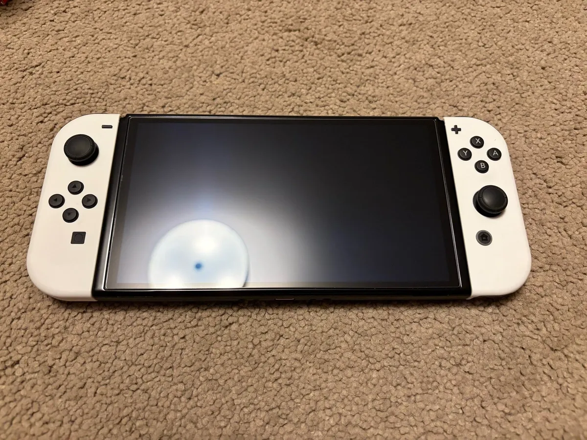 Nintendo Switch OLED - Image 2
