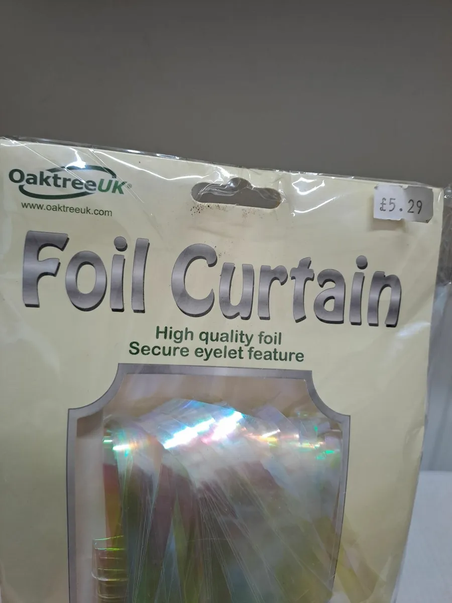 Red and white foil curtains bundle - Image 2