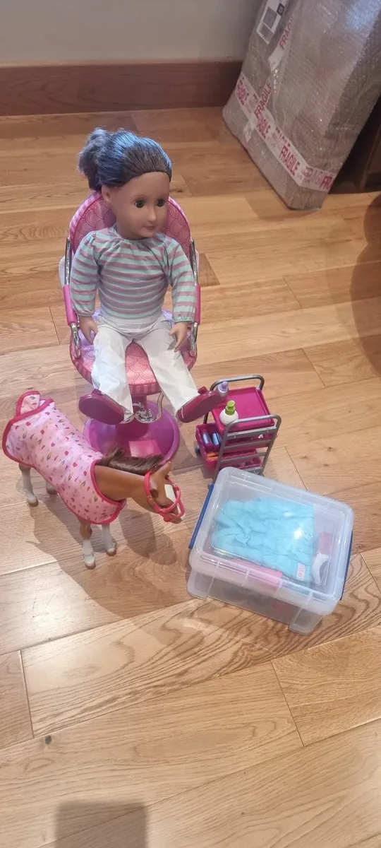 Our generation salon chair, accessories, doll - Image 3