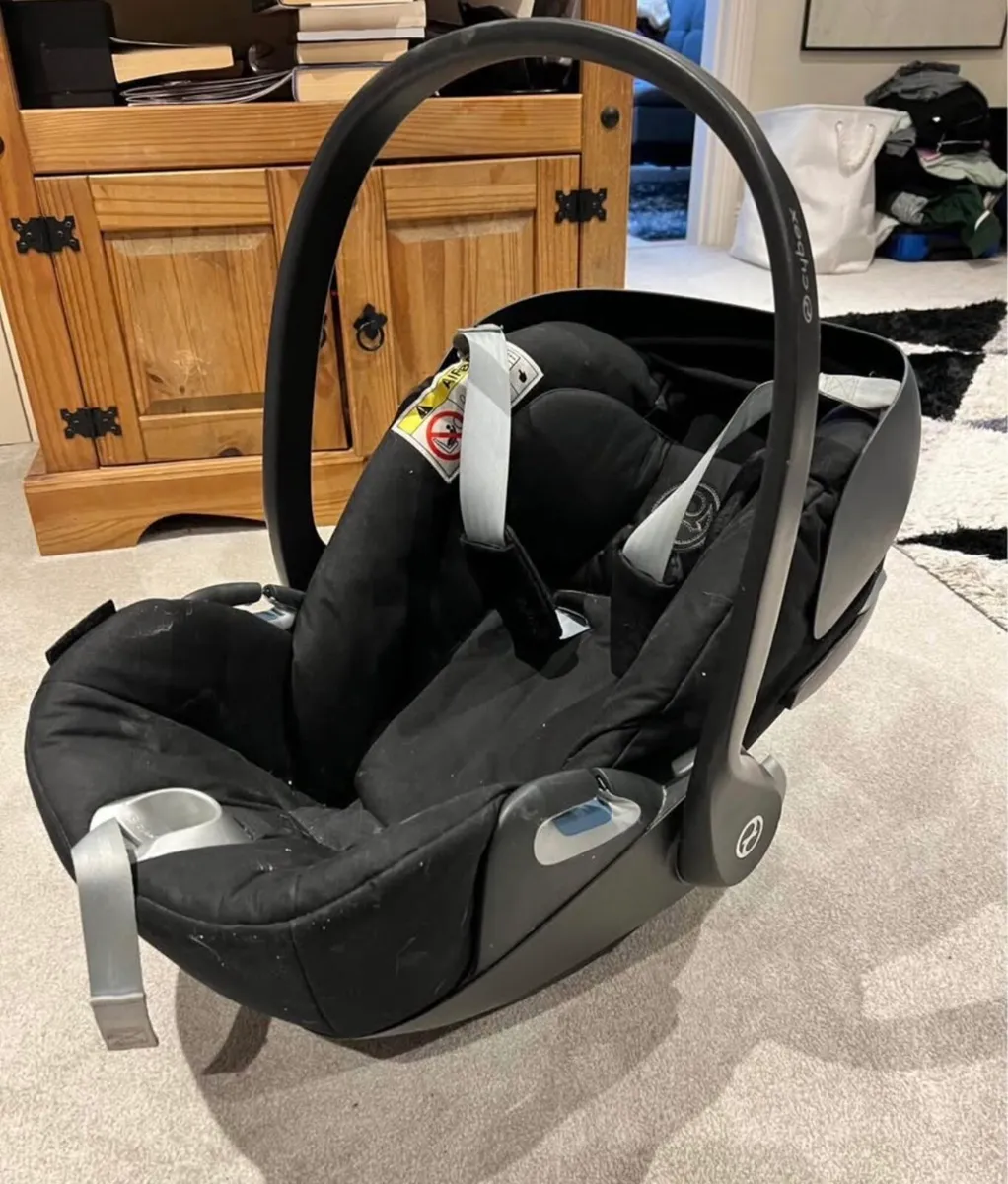 Cybex iCloud car seat with isofix base - Image 1