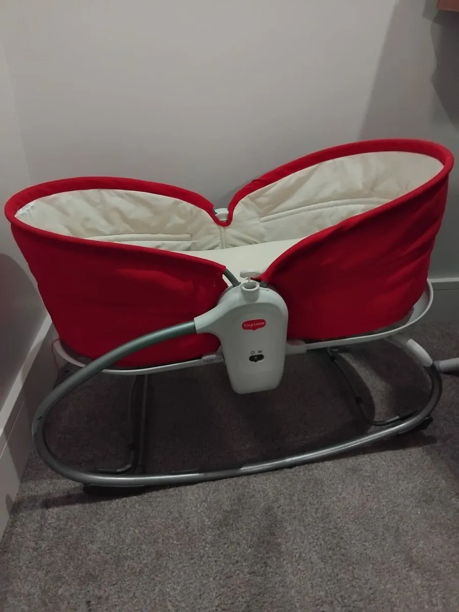 Tiny Love baby bassinet