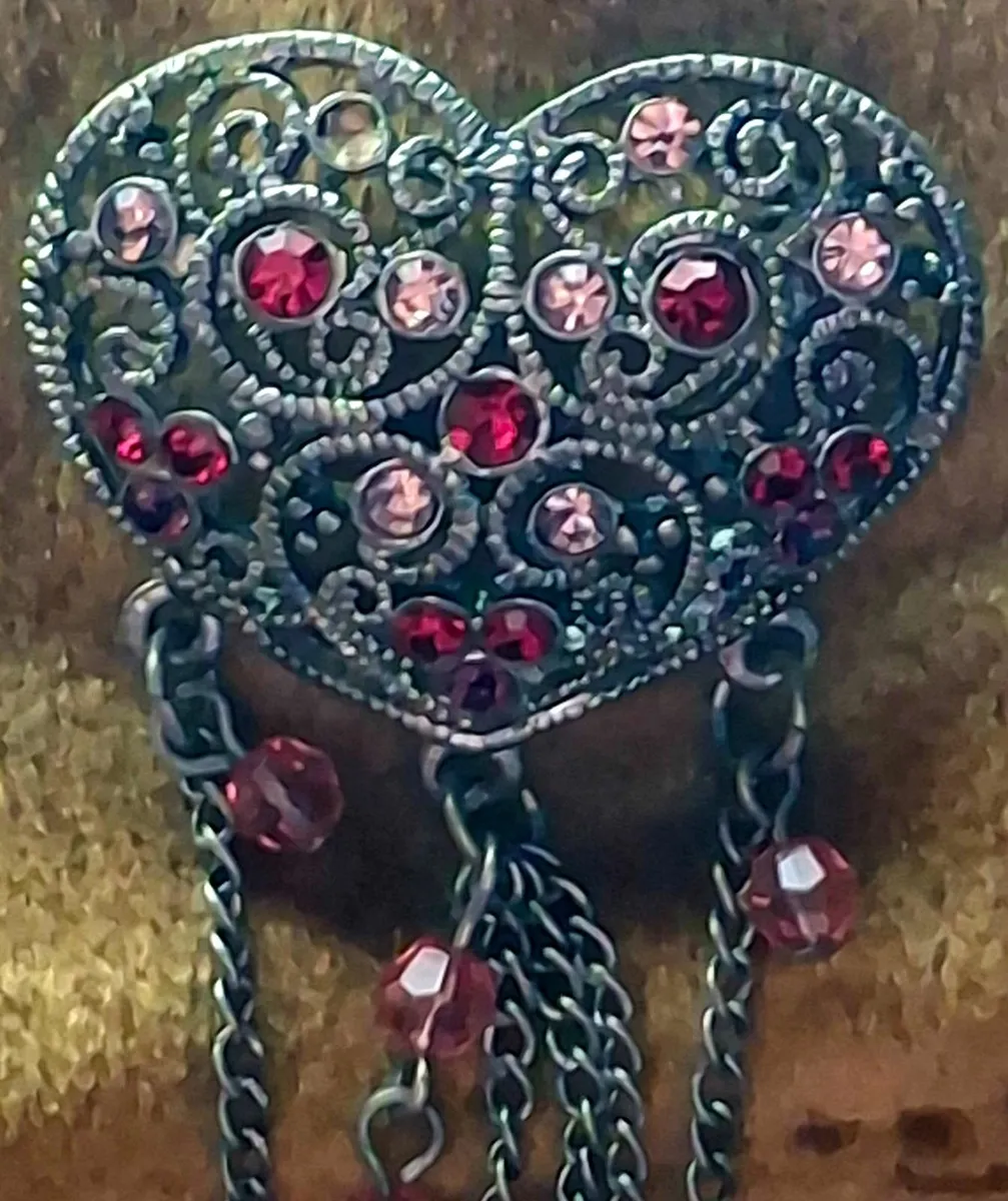 A detailed, open filigree heart motif Brooch... - Image 3