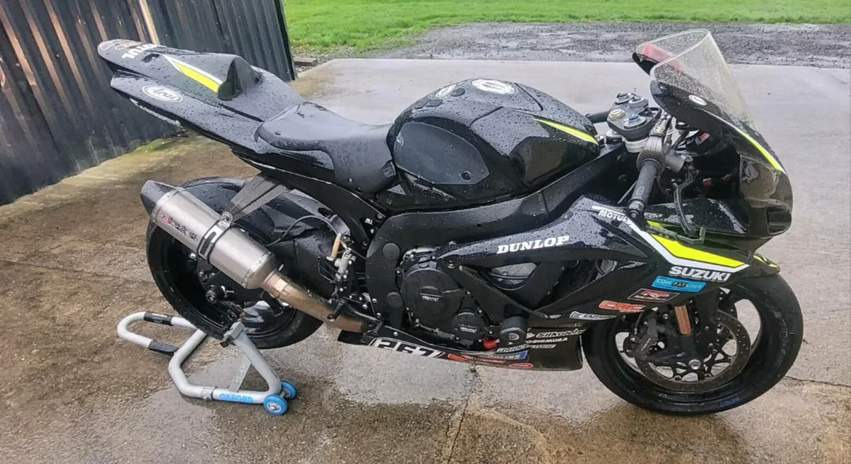 Suzuki gsxr 750 k7 track bike - Image 2
