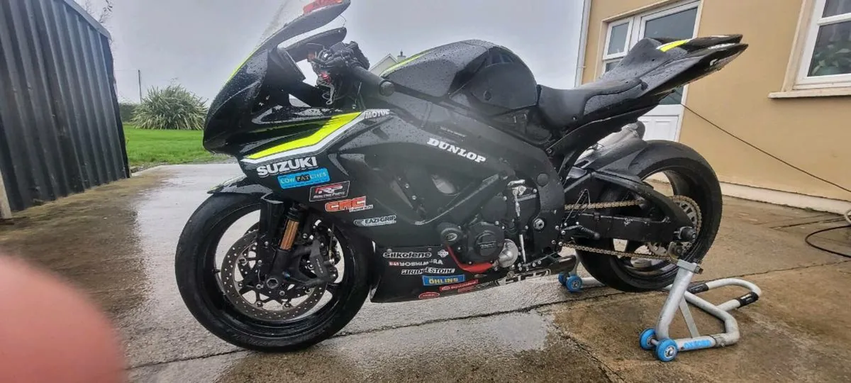 Suzuki gsxr 750 k7 track bike - Image 4