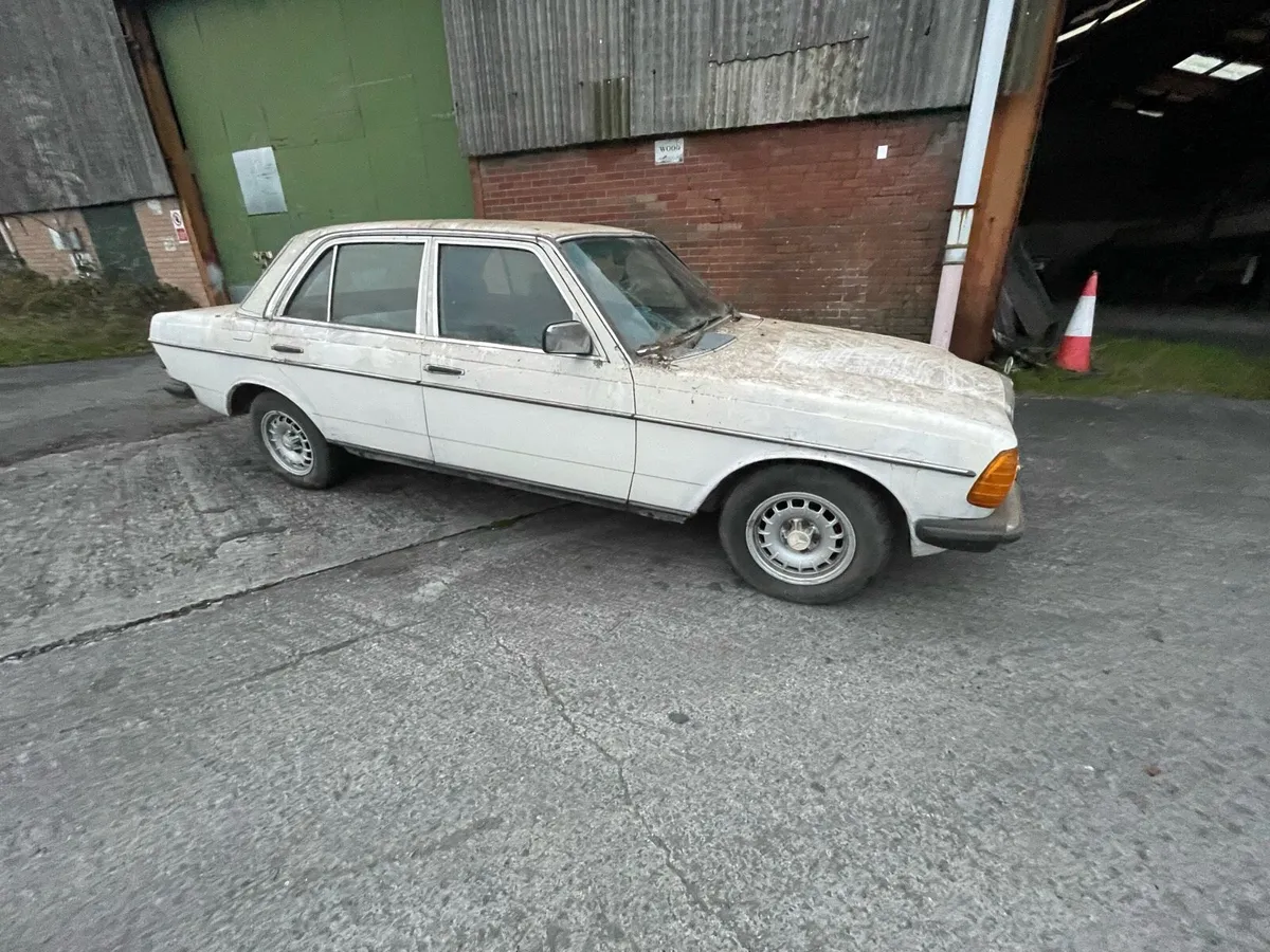 Mercedes 240d - Image 1