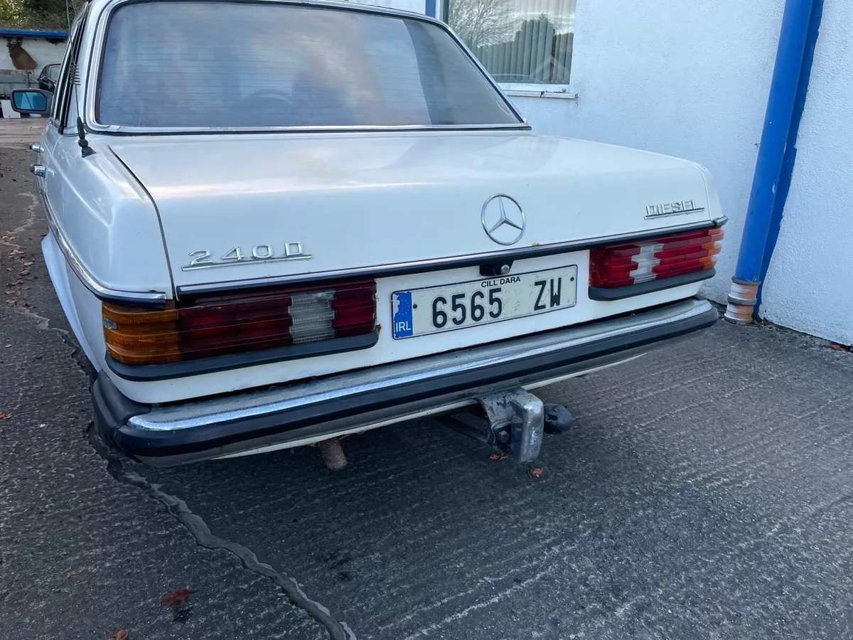 Mercedes 240d - Image 2