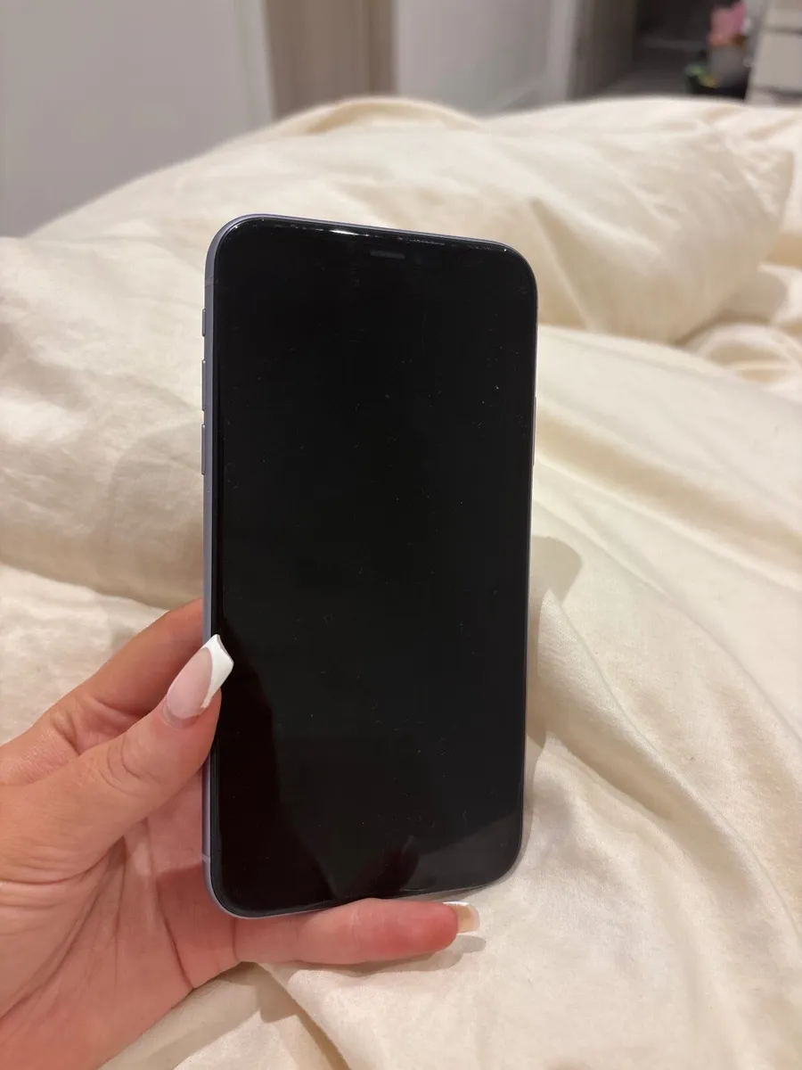 iPhone 11 very good condition - Image 2