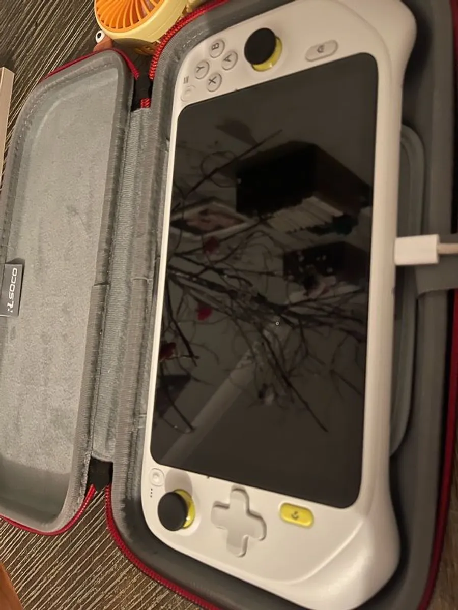 Logitech G Cloud Gaming Handheld - Image 1