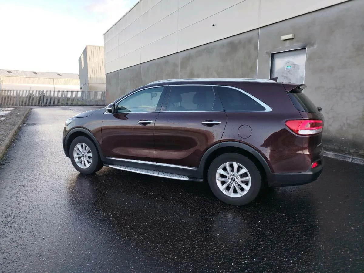 KIA SORENTO LOW MILES- 7 SEATER - Image 3