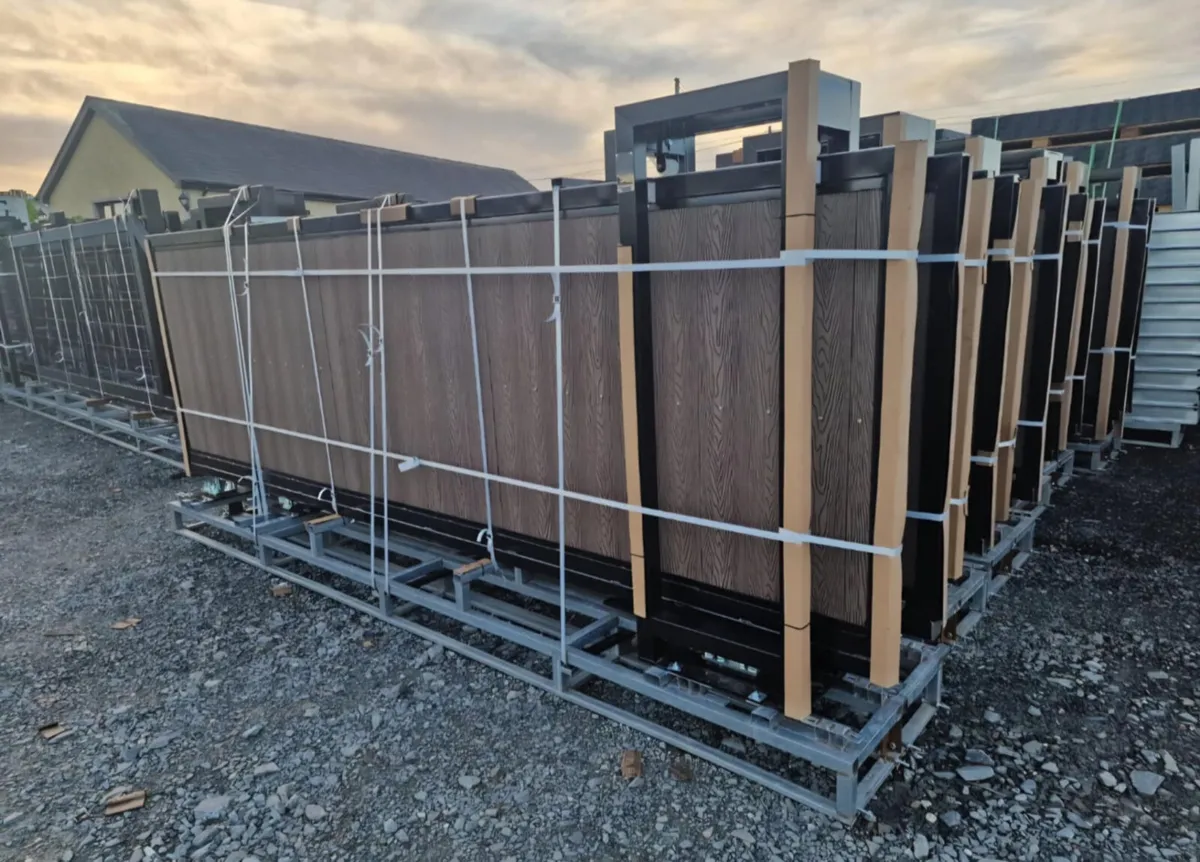 Electric remote cantilever gates - Image 1