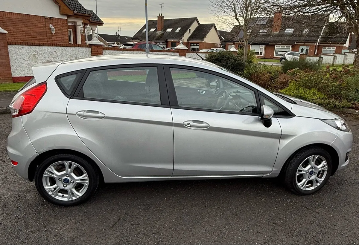 2015 Ford Fiesta Zetec model 1.2L Petrol - Image 4