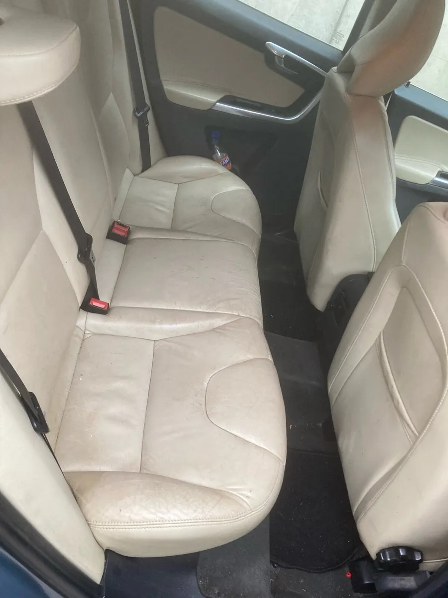 Volvo xc60 - Image 2