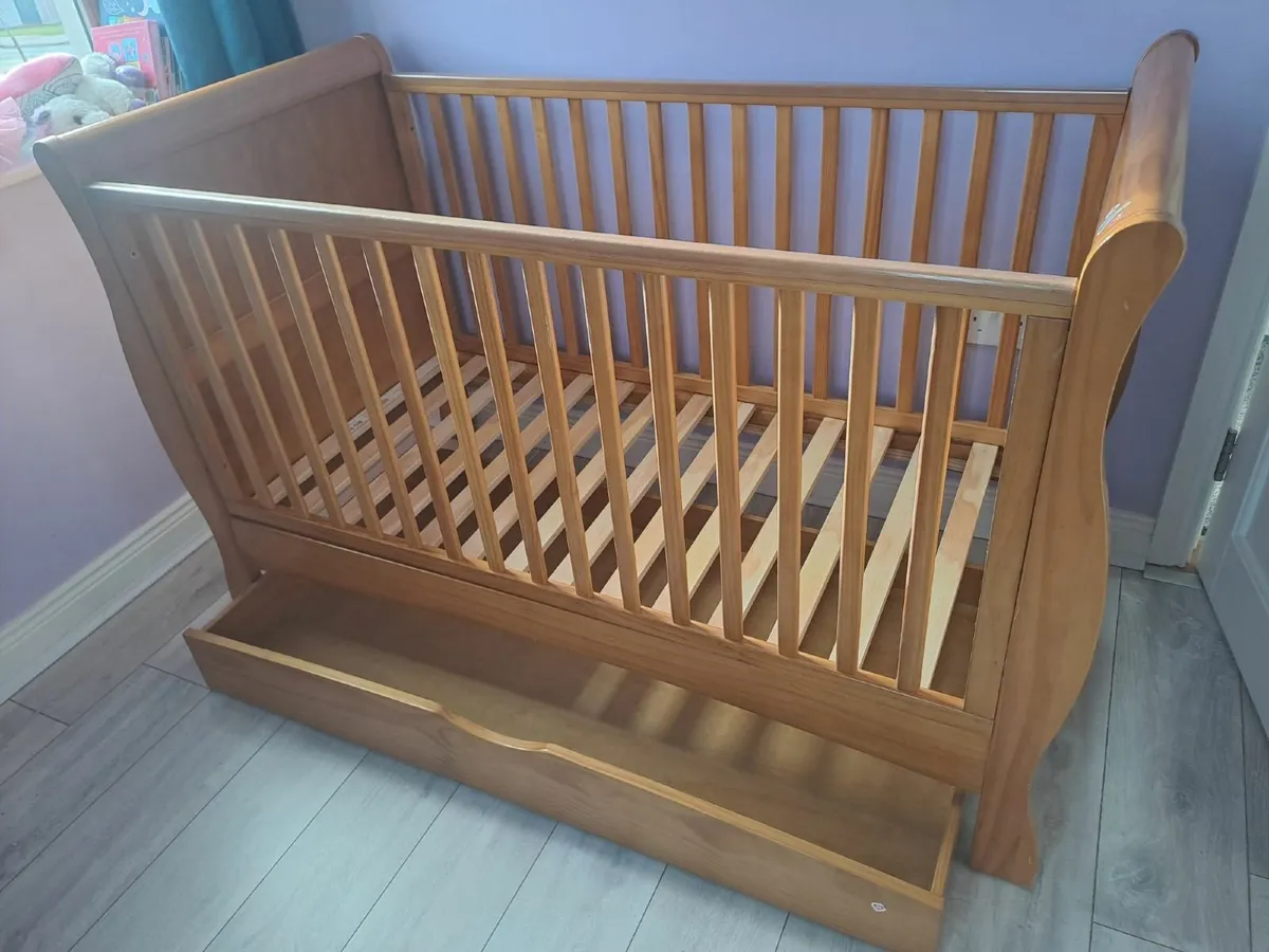 Izziwotnot bail sleigh cot bed with storage drawer - Image 4