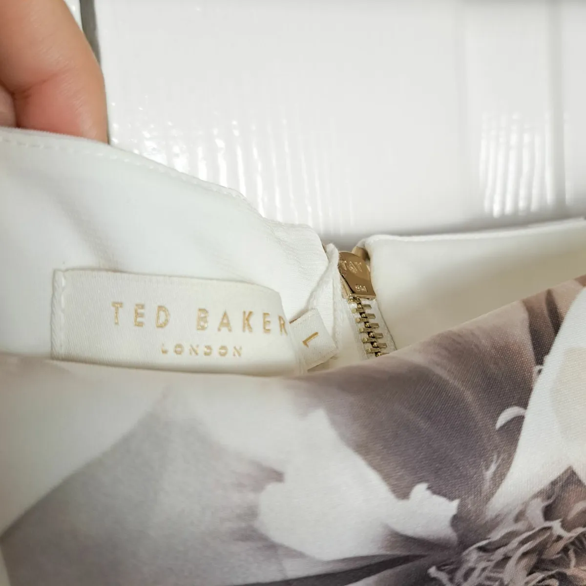 Ted Baker White Floral Bodycon Bardot Dress M/L - Image 4