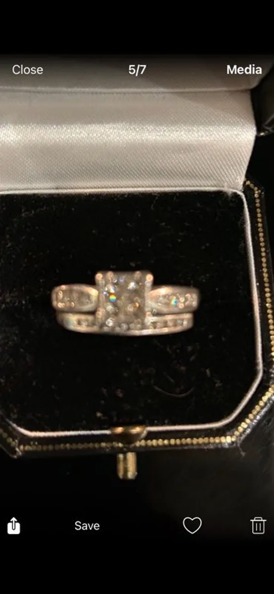 Engagment ring and wedding band - Image 1