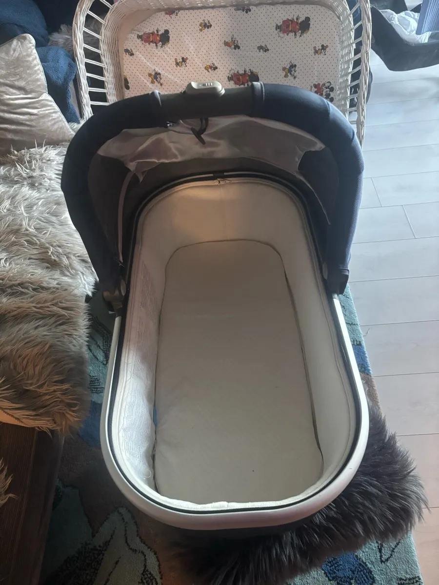 Uppababy navy bassinet - Image 2