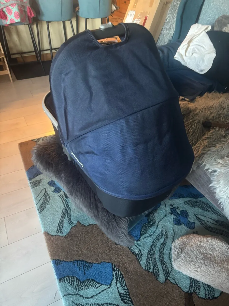 Uppababy navy bassinet - Image 3