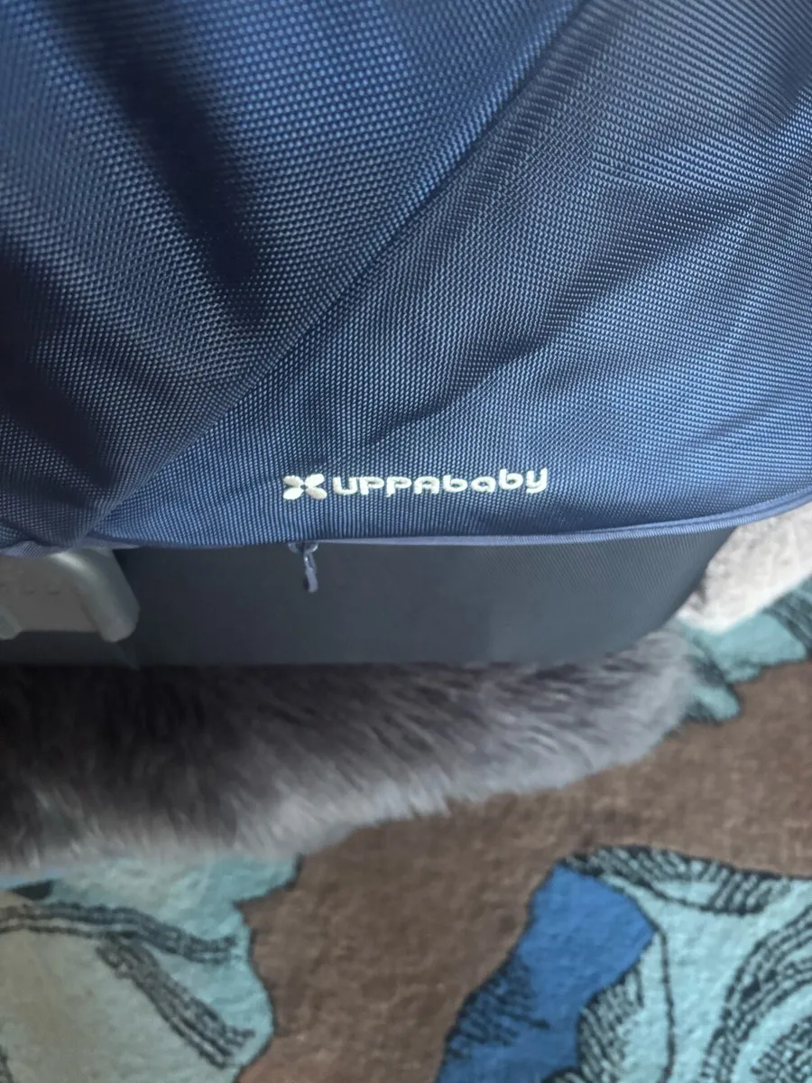 Uppababy navy bassinet - Image 4