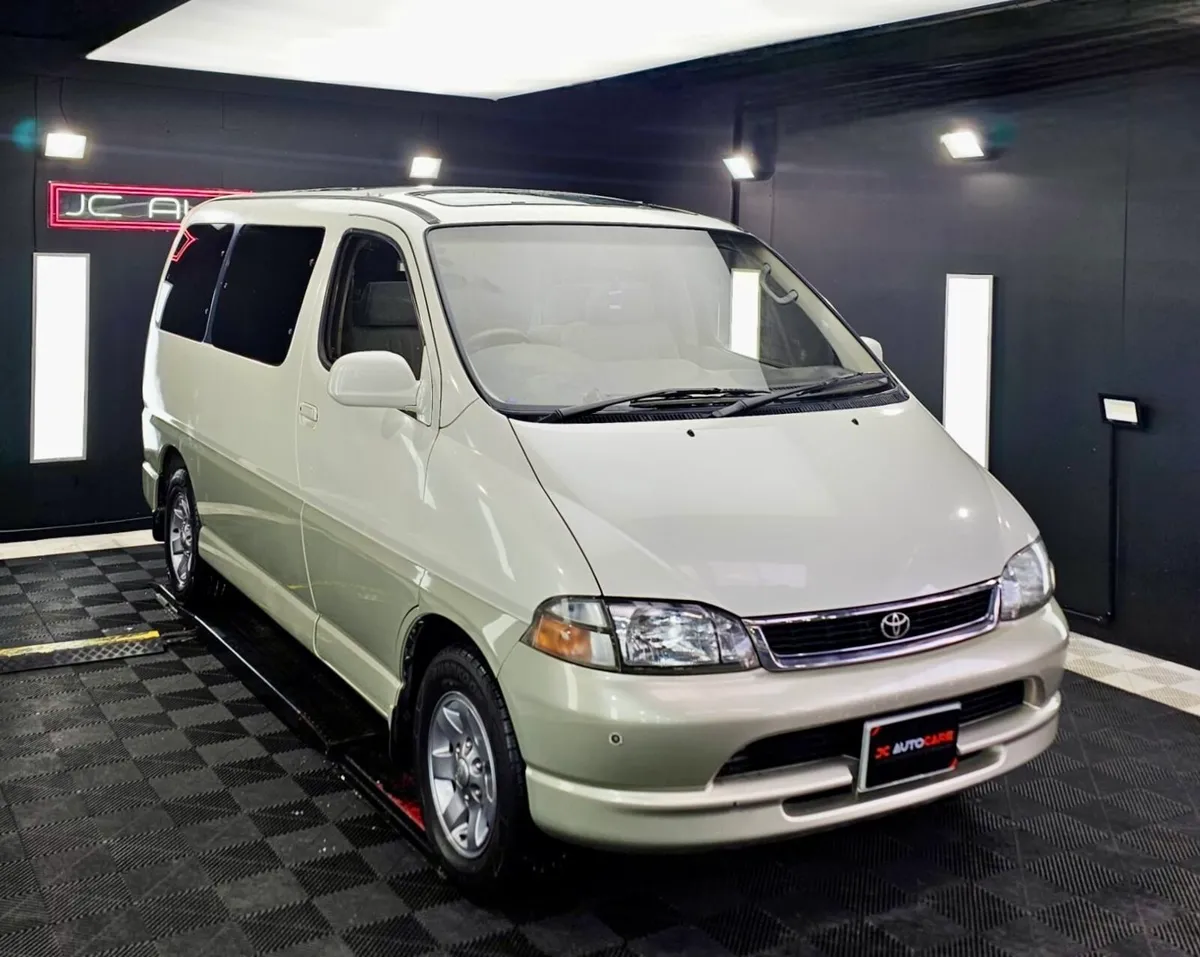 Toyota Granvia 3.0 TDI - Image 2