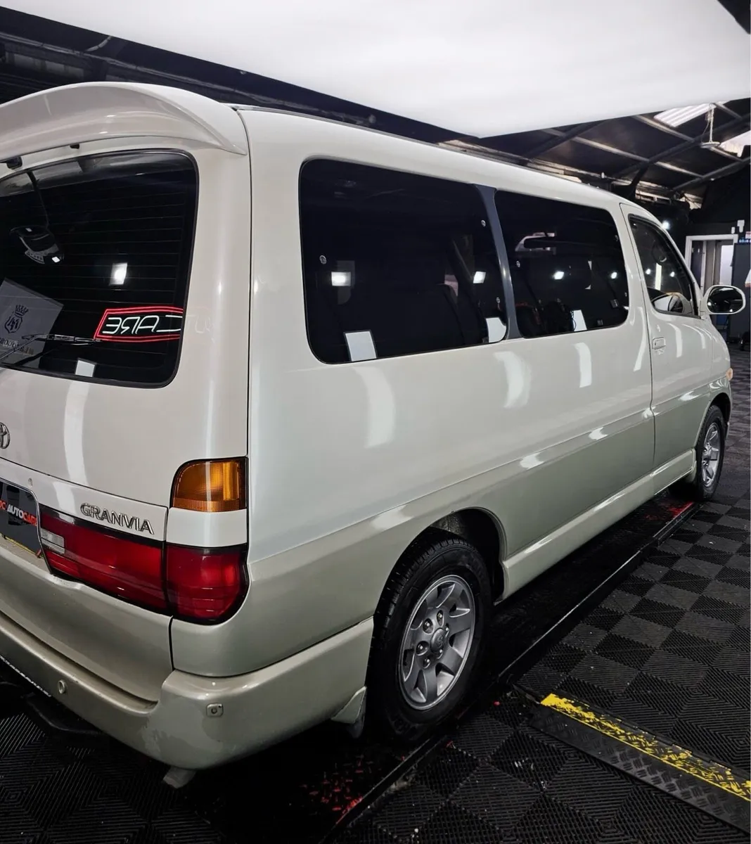 Toyota Granvia 3.0 TDI - Image 4