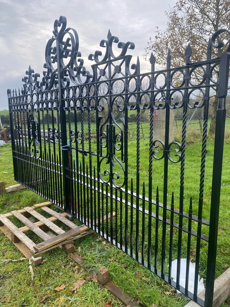 Entrance gates 14’ - Image 1