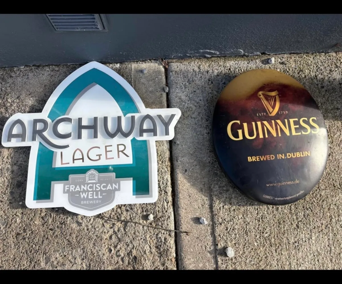 Bar signs - Image 1