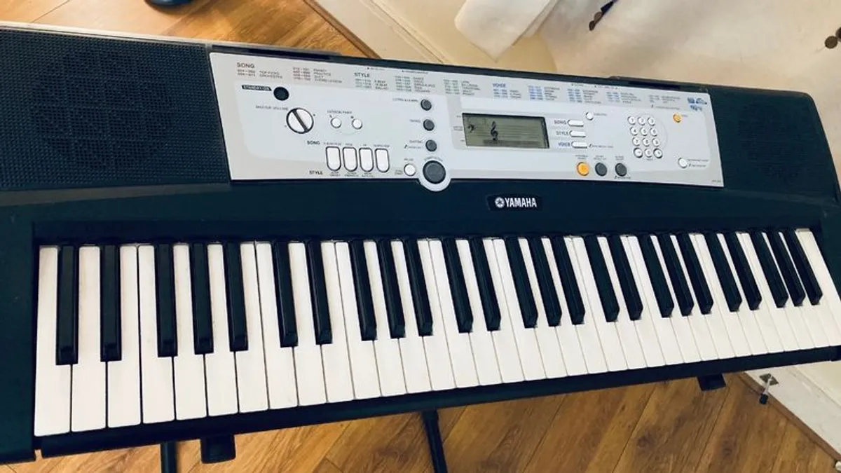 Yamaha Keyboard - Image 4