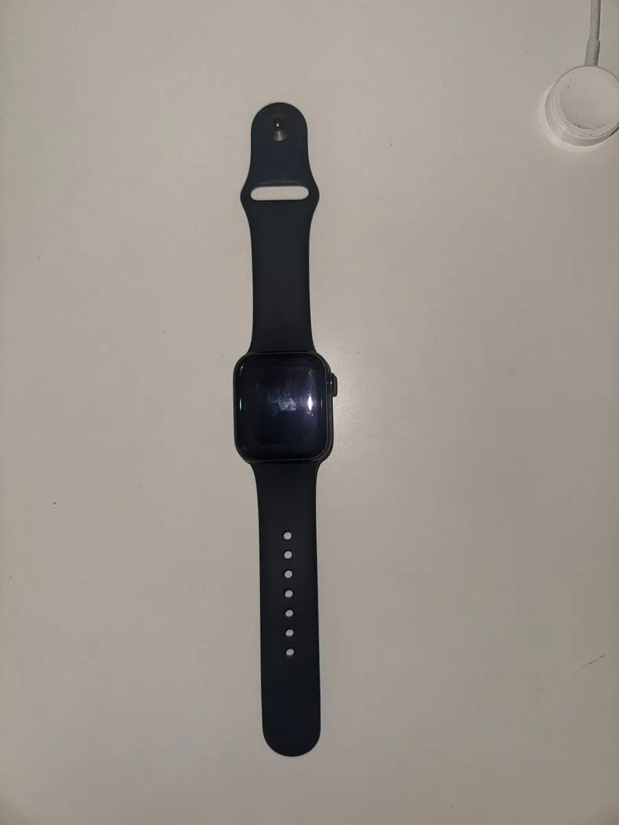 Apple iWatch SE 2nd Gen Black 40mm - Image 1