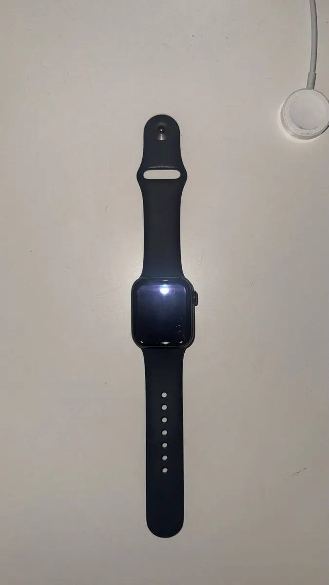 Apple iWatch SE 2nd Gen Black 40mm - Image 2