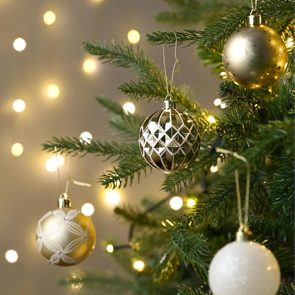 Luxury Christmas Tree Decorations Set, 24c - Image 1