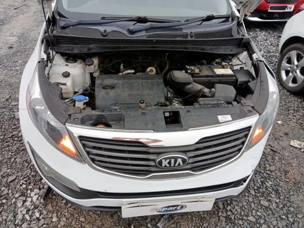 2013 kia Sportage⚠️ BREAAKING FOR PARTS - Image 3