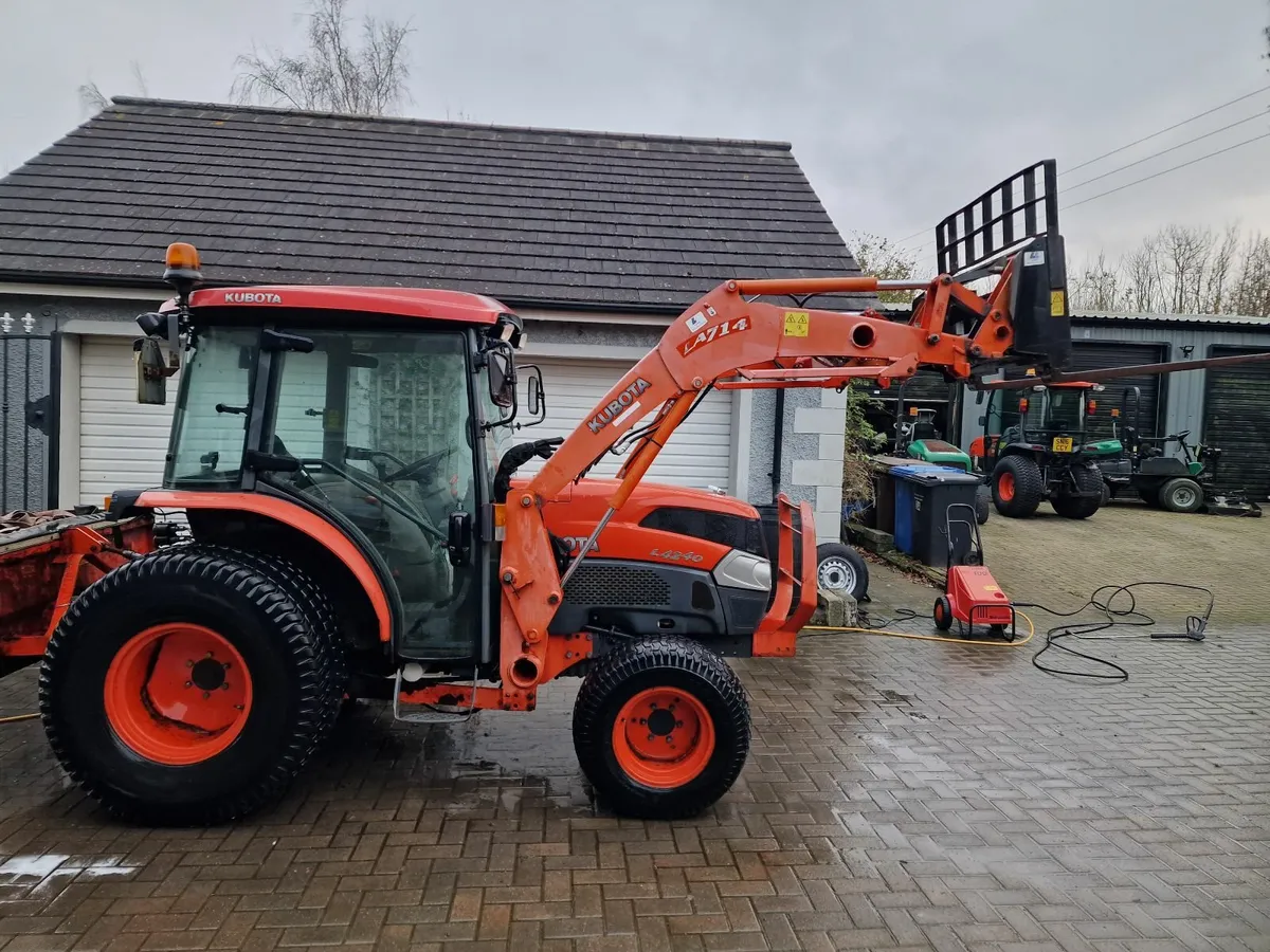 Kubota L4240-II Compact Tractor with Loader - Image 3