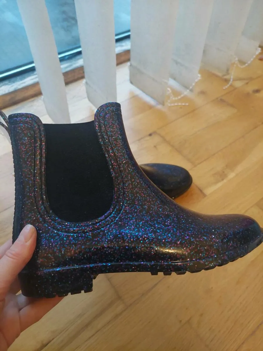 Girl's wellies - Image 2