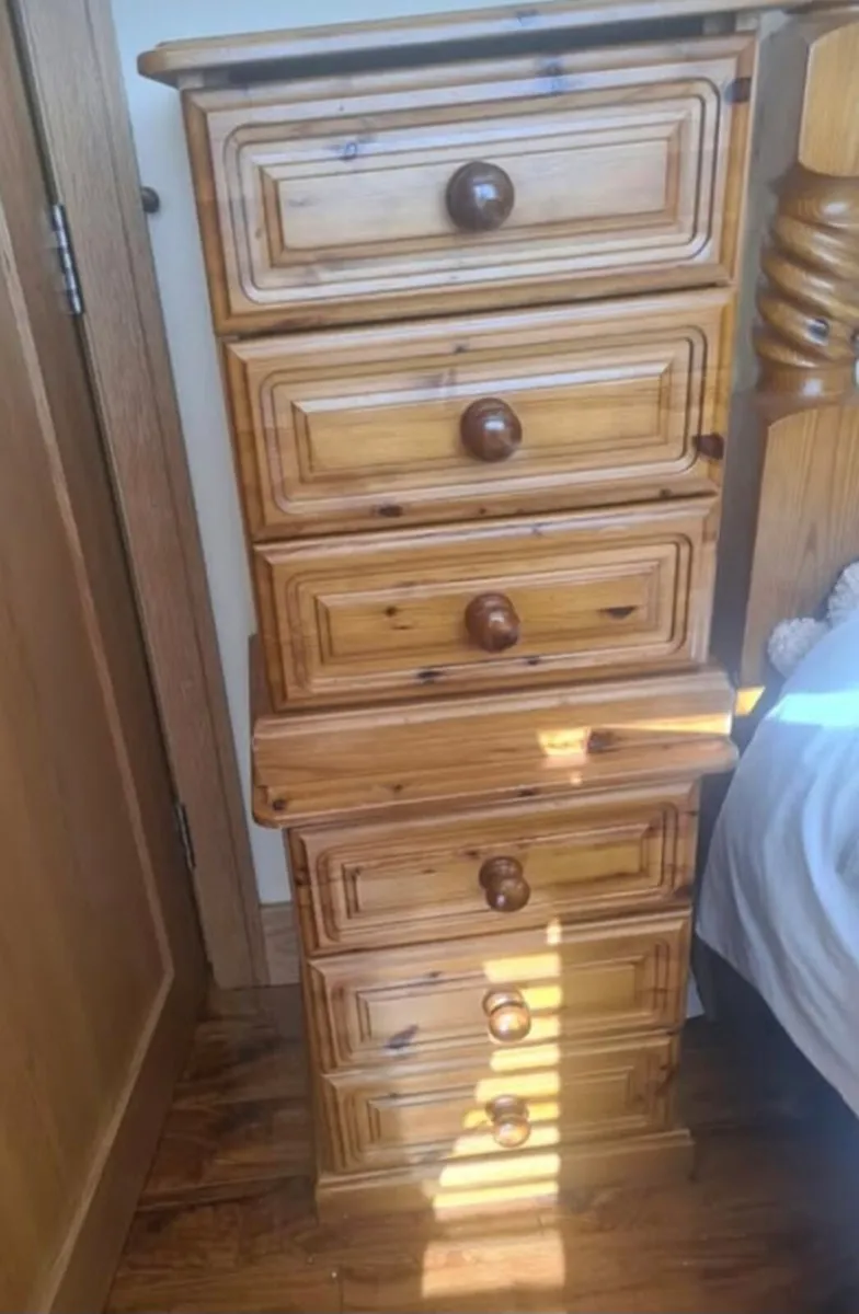 Bedroom furniture - Image 1