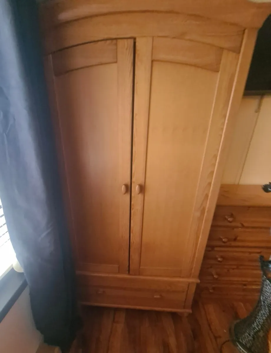 Bedroom furniture - Image 2