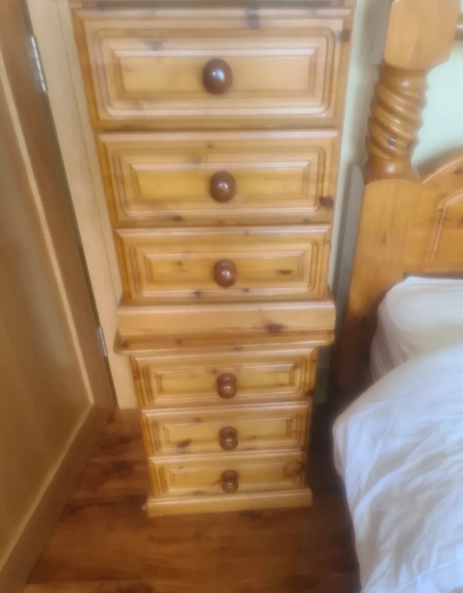 Bedroom furniture - Image 4