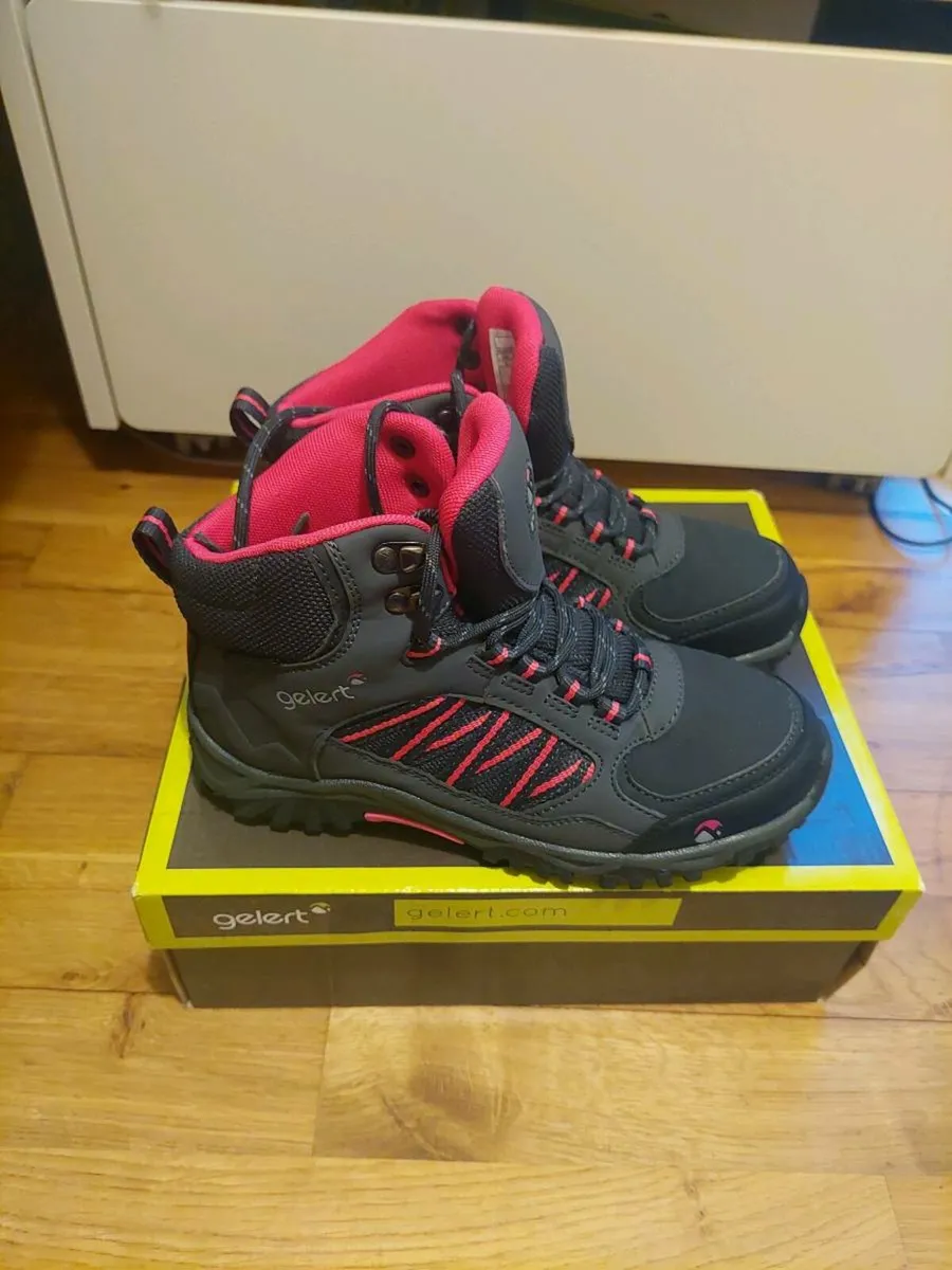 Girl's winter shoes - Image 1