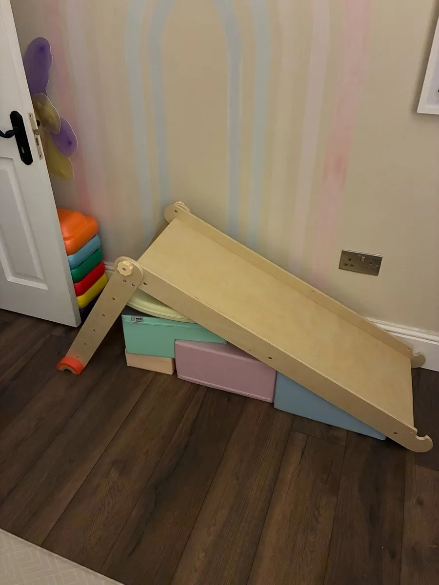 Wooden slide - Image 1