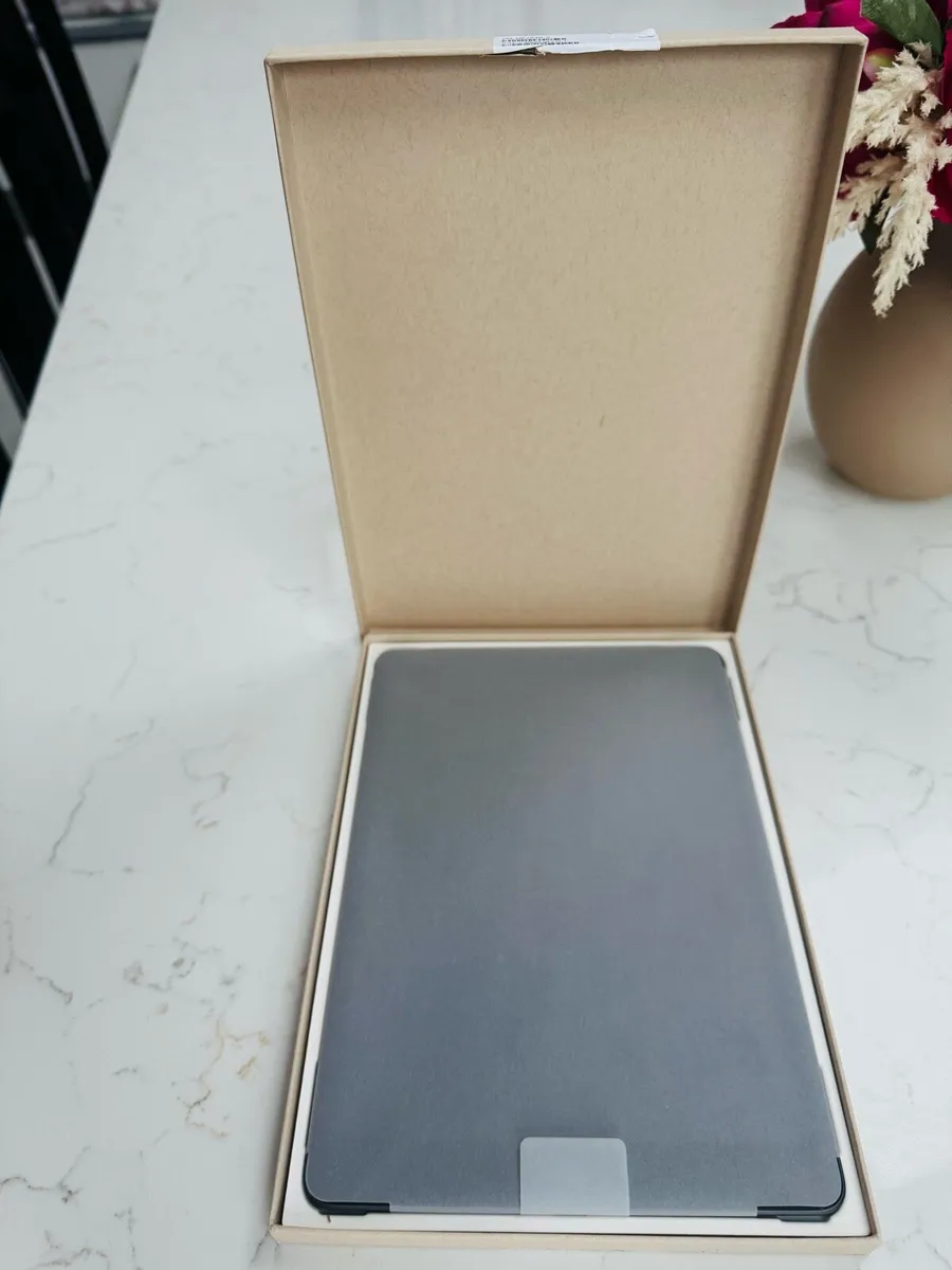 Apple IPad 9th gen 64 GB Brand New - Image 1