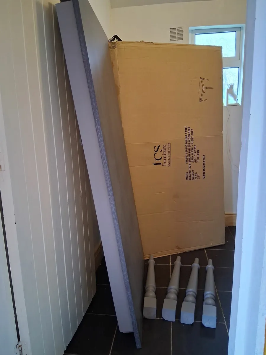 Table Brand new - Image 1