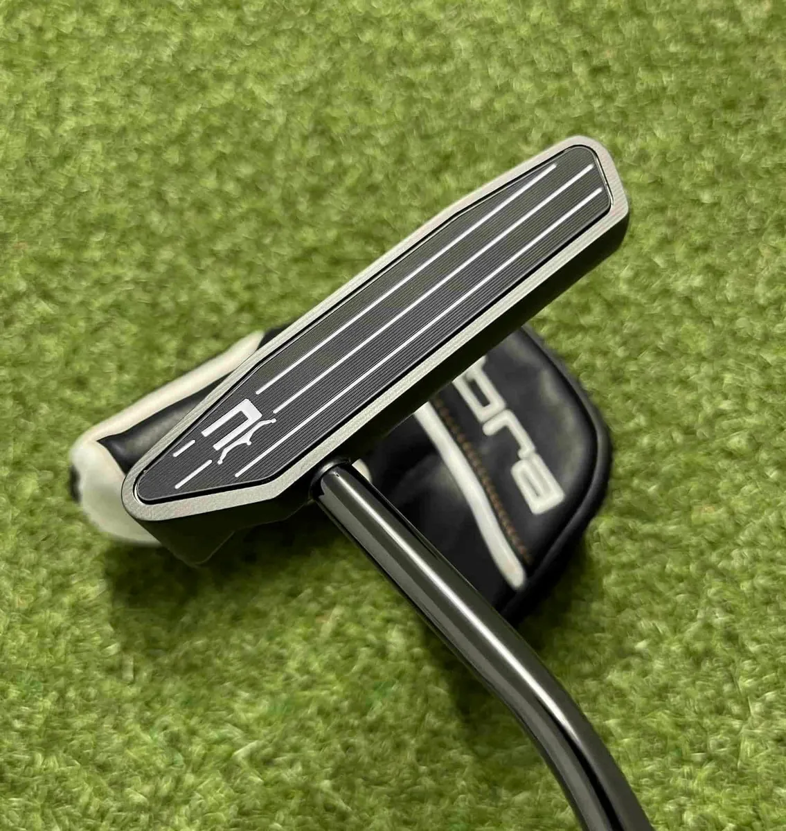 Cobra 2024 Vintage Widesport Putter / 34″ - Image 3