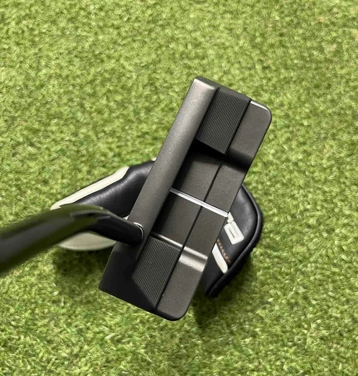 Cobra 2024 Vintage Widesport Putter / 34″ - Image 4