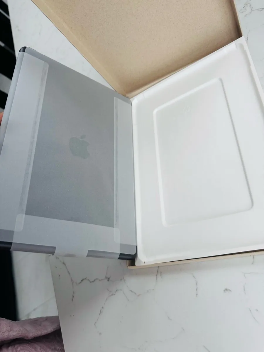 Apple IPad 9th Gen 64GB 10.2 screen - Image 3