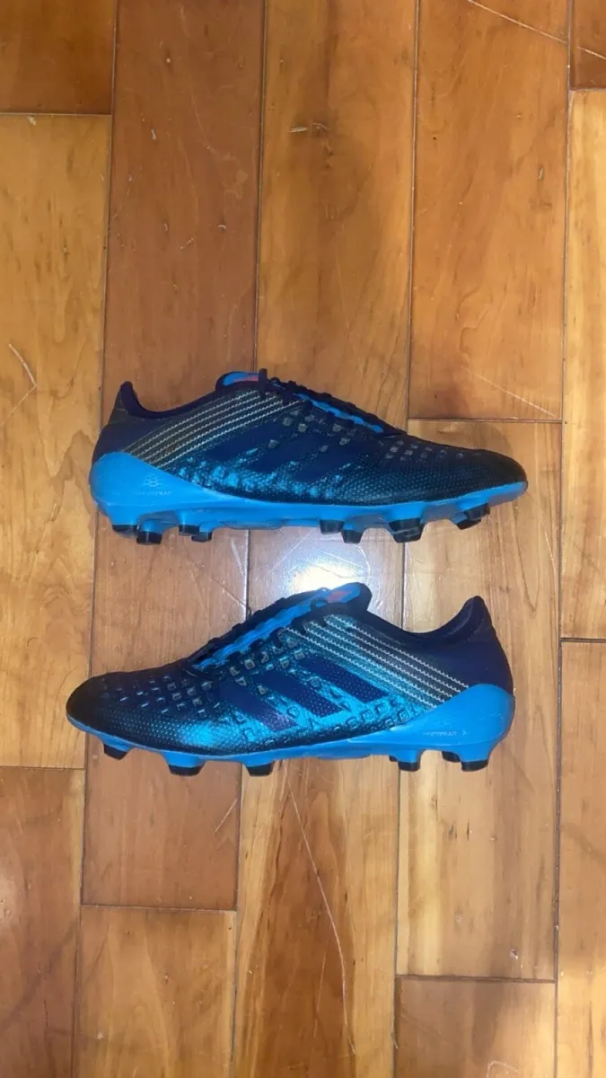 Adidas predator football boots - Image 1