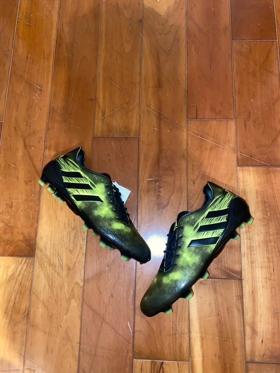Adidas predator football boots - Image 1