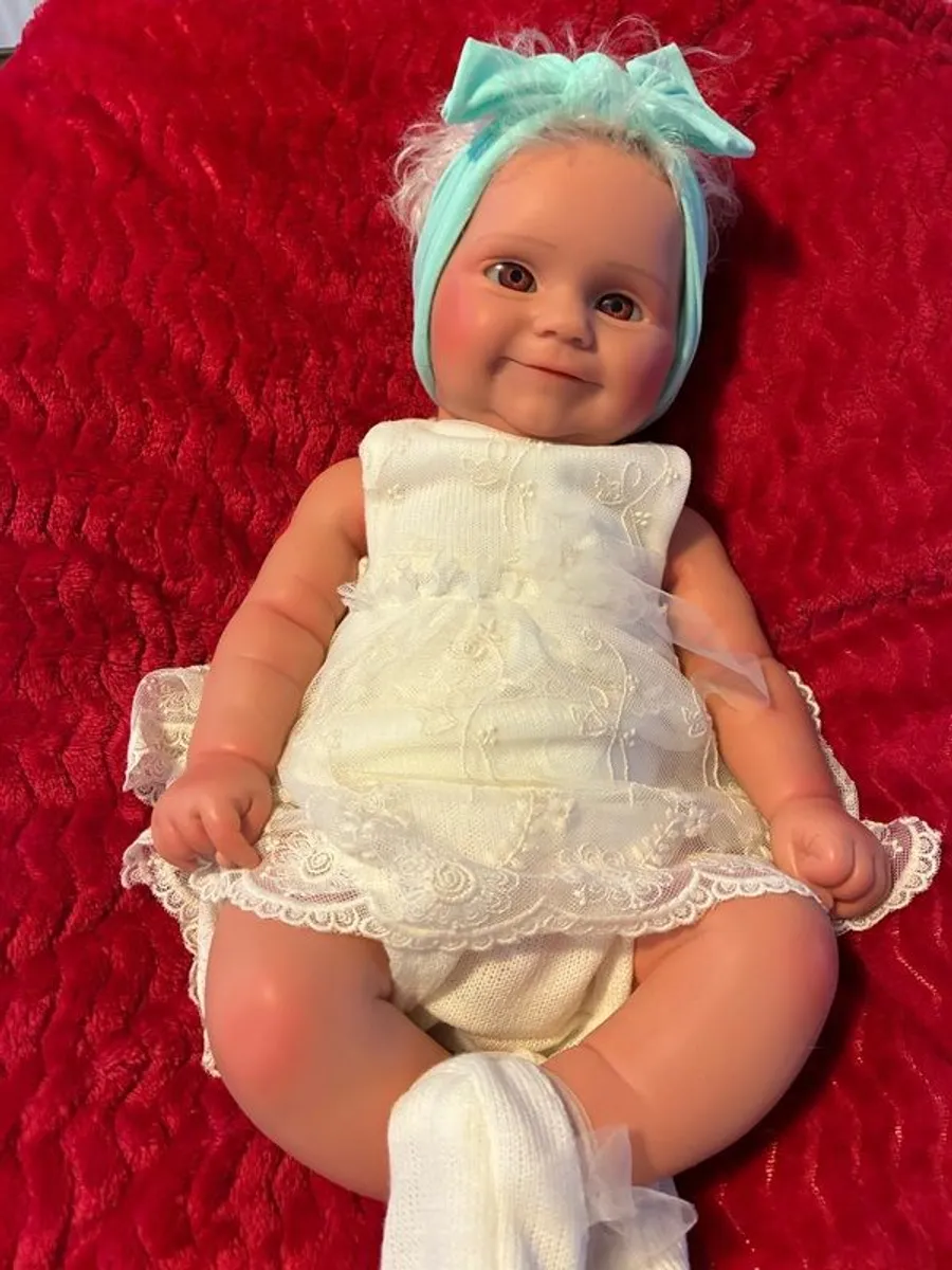 Full bodied silicone reborn doll - Image 3